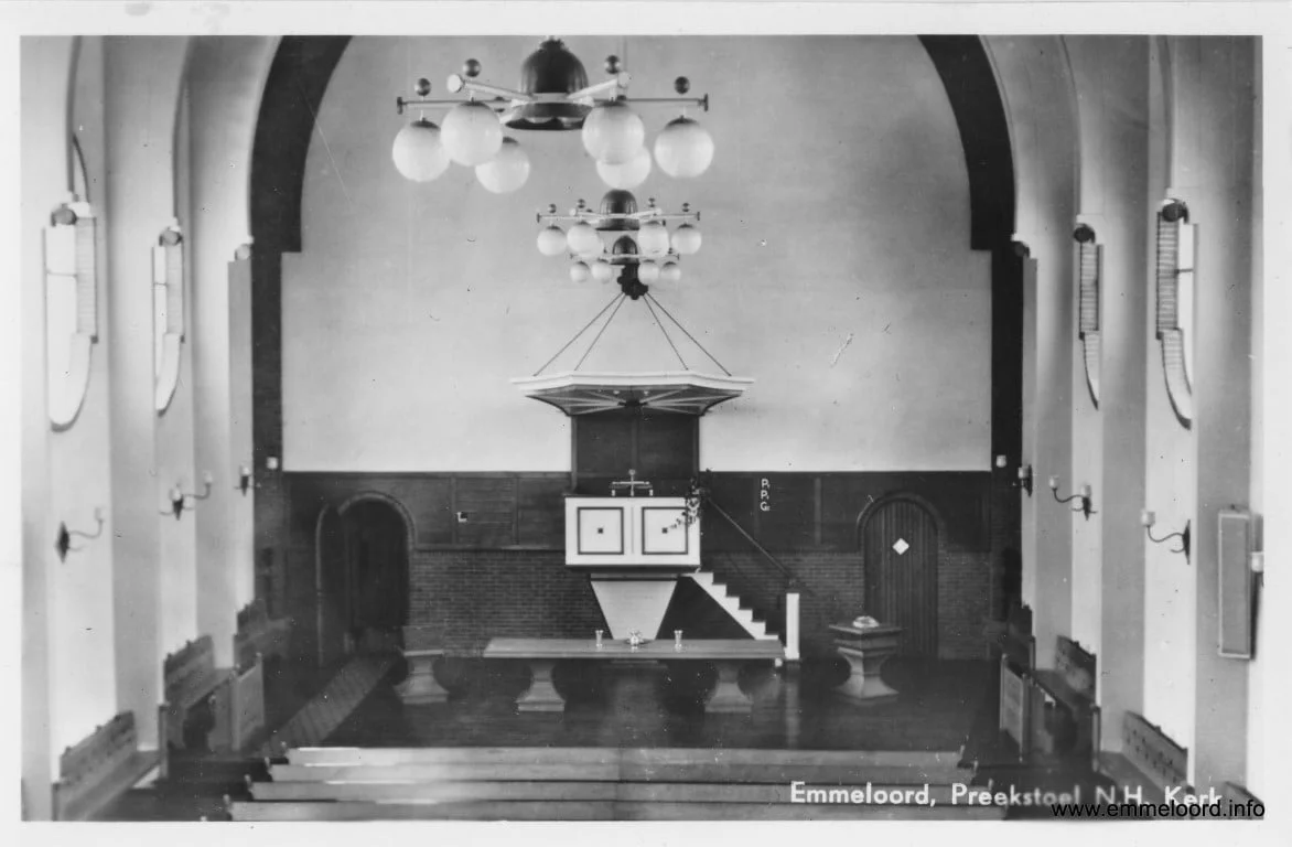 Kerk-Hoeksteen7.jpg Kerk-Hoeksteen7.jpg